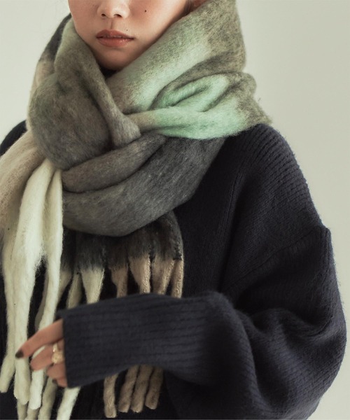 titivate（ティティベイト）の「ﾎﾞﾘｭｰﾑﾁｪｯｸﾏﾌﾗｰ/ｽﾄｰﾙ（マフラー・レディース・パープル/イエロー/グリーン・FREE）」の2枚目の写真