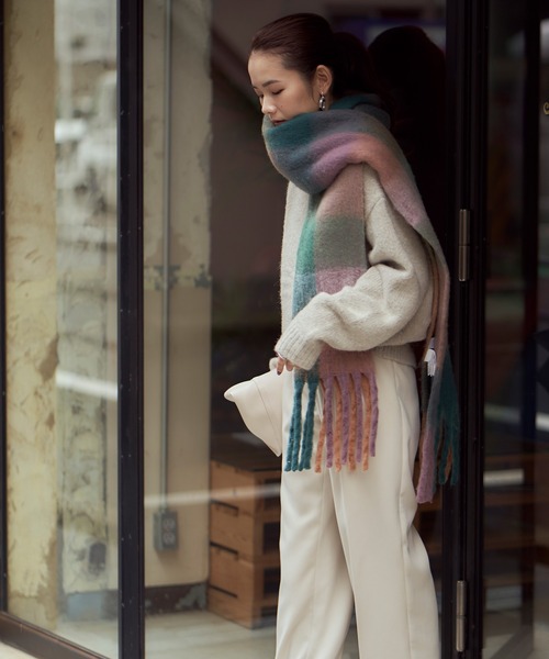 titivate（ティティベイト）の「ﾎﾞﾘｭｰﾑﾁｪｯｸﾏﾌﾗｰ/ｽﾄｰﾙ（マフラー・レディース・パープル/イエロー/グリーン・FREE）」の9枚目の写真