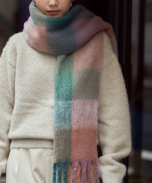 titivate（ティティベイト）の「ﾎﾞﾘｭｰﾑﾁｪｯｸﾏﾌﾗｰ/ｽﾄｰﾙ（マフラー・レディース・パープル/イエロー/グリーン・FREE）」の8枚目の写真