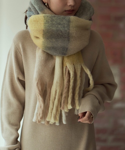 titivate（ティティベイト）の「ﾎﾞﾘｭｰﾑﾁｪｯｸﾏﾌﾗｰ/ｽﾄｰﾙ（マフラー・レディース・パープル/イエロー/グリーン・FREE）」の6枚目の写真