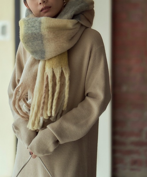 titivate（ティティベイト）の「ﾎﾞﾘｭｰﾑﾁｪｯｸﾏﾌﾗｰ/ｽﾄｰﾙ（マフラー・レディース・パープル/イエロー/グリーン・FREE）」の5枚目の写真