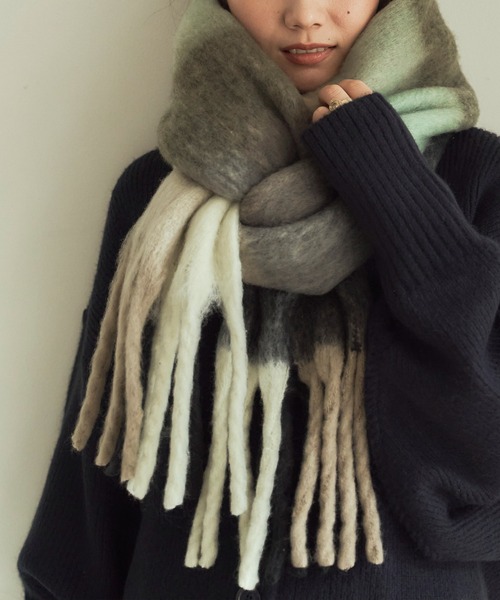 titivate（ティティベイト）の「ﾎﾞﾘｭｰﾑﾁｪｯｸﾏﾌﾗｰ/ｽﾄｰﾙ（マフラー・レディース・パープル/イエロー/グリーン・FREE）」の12枚目の写真