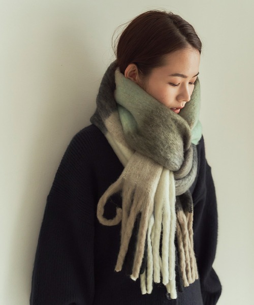 titivate（ティティベイト）の「ﾎﾞﾘｭｰﾑﾁｪｯｸﾏﾌﾗｰ/ｽﾄｰﾙ（マフラー・レディース・パープル/イエロー/グリーン・FREE）」の11枚目の写真