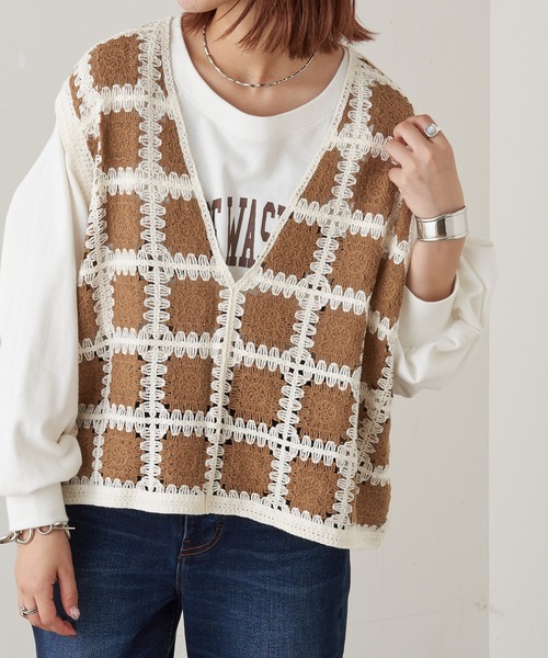 CIAOPANIC TYPY（チャオパニックティピー）の「モチーフレース編みベスト（ベスト・レディース・アイボリー/レッド/ベージュ・ONE SIZE）」の17枚目の写真