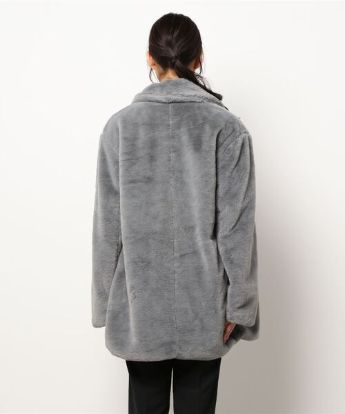 AZUL by moussy(アズールバイマウジー)の「FLUFFY CHESTER COATフラッフィーチェスターコート(チェスターコート・レディース・グレー/ベージュ・SMALL/MEDIUM)」の5枚目の写真