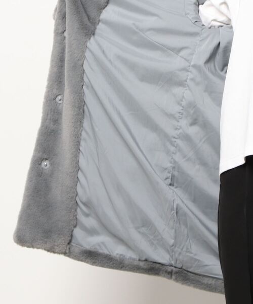 AZUL by moussy(アズールバイマウジー)の「FLUFFY CHESTER COATフラッフィーチェスターコート(チェスターコート・レディース・グレー/ベージュ・SMALL/MEDIUM)」の4枚目の写真