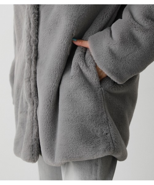 AZUL by moussy(アズールバイマウジー)の「FLUFFY CHESTER COATフラッフィーチェスターコート(チェスターコート・レディース・グレー/ベージュ・SMALL/MEDIUM)」の13枚目の写真