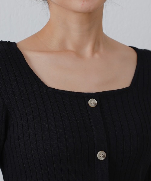 COLONY 2139（コロニートゥーワンスリーナイン）の「ボタン付スクエアネックワイドリブニットプルオーバー（ニット/セーター・レディース・ブラック/アイボリー/グリーン/モカ・FREE）」の20枚目の写真