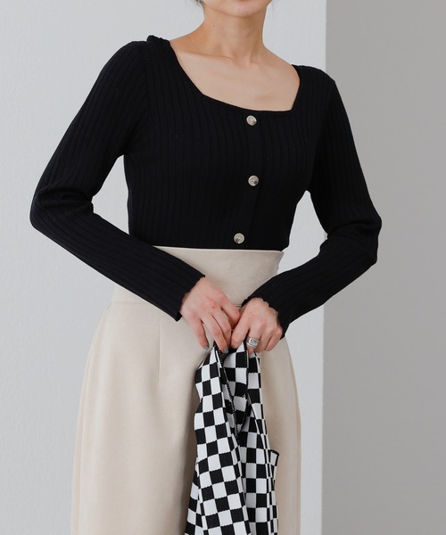 COLONY 2139（コロニートゥーワンスリーナイン）の「ボタン付スクエアネックワイドリブニットプルオーバー（ニット/セーター・レディース・ブラック/アイボリー/グリーン/モカ・FREE）」の14枚目の写真