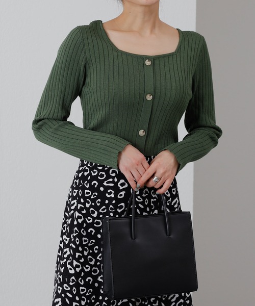 COLONY 2139（コロニートゥーワンスリーナイン）の「ボタン付スクエアネックワイドリブニットプルオーバー（ニット/セーター・レディース・ブラック/アイボリー/グリーン/モカ・FREE）」の19枚目の写真