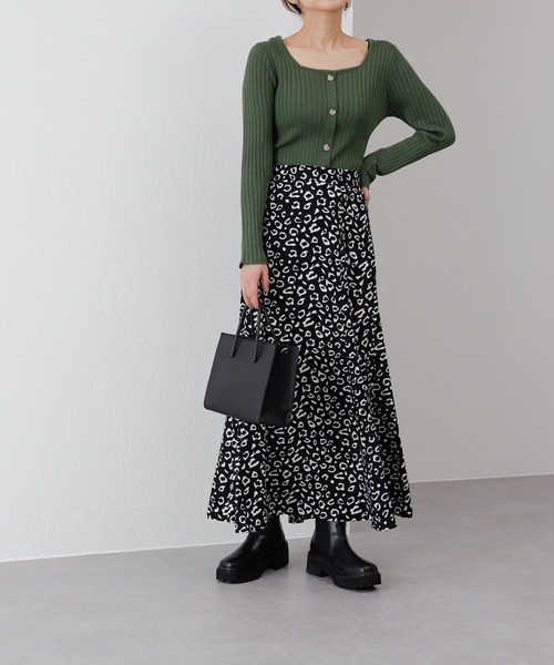 COLONY 2139（コロニートゥーワンスリーナイン）の「ボタン付スクエアネックワイドリブニットプルオーバー（ニット/セーター・レディース・ブラック/アイボリー/グリーン/モカ・FREE）」の15枚目の写真