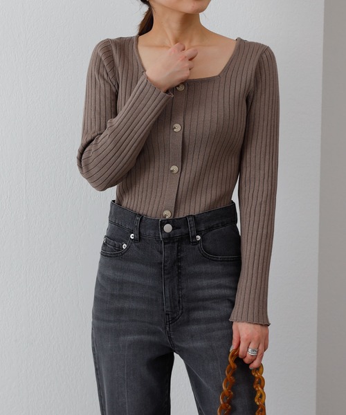 COLONY 2139（コロニートゥーワンスリーナイン）の「ボタン付スクエアネックワイドリブニットプルオーバー（ニット/セーター・レディース・ブラック/アイボリー/グリーン/モカ・FREE）」の13枚目の写真