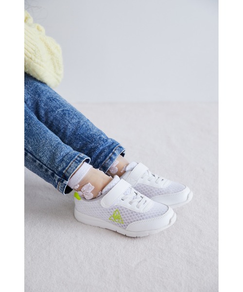 le coq sportif(ルコックスポルティフ)の「LA セーヌ ライト キッズ /ジュニア キッズ シューズ スニーカー 靴 ライフスタイル カジュアル ムーブウェア スポーツウェア(スニーカー・キッズ・ベージュ/ネイビー/ホワイト×イエロー・16.5cm/16.0cm/17.0cm/17.5cm/18.0cm/18.5cm/19.0cm/19.5cm/20.0cm/20.5cm/21.0cm/21.5cm/22.0cm)」の2枚目の写真