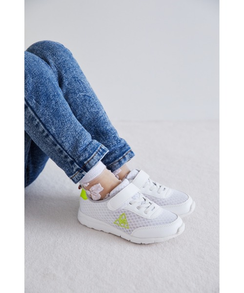 le coq sportif(ルコックスポルティフ)の「LA セーヌ ライト キッズ /ジュニア キッズ シューズ スニーカー 靴 ライフスタイル カジュアル ムーブウェア スポーツウェア(スニーカー・キッズ・ベージュ/ネイビー/ホワイト×イエロー・16.5cm/16.0cm/17.0cm/17.5cm/18.0cm/18.5cm/19.0cm/19.5cm/20.0cm/20.5cm/21.0cm/21.5cm/22.0cm)」の8枚目の写真