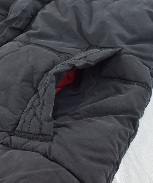 Guess(ゲス)の「【ヴィンテージ古着】GUESS/ゲス ロゴ刺繍 中綿入りベスト(ダウンベスト・メンズ・ブラック・MEDIUM)」の8枚目の写真