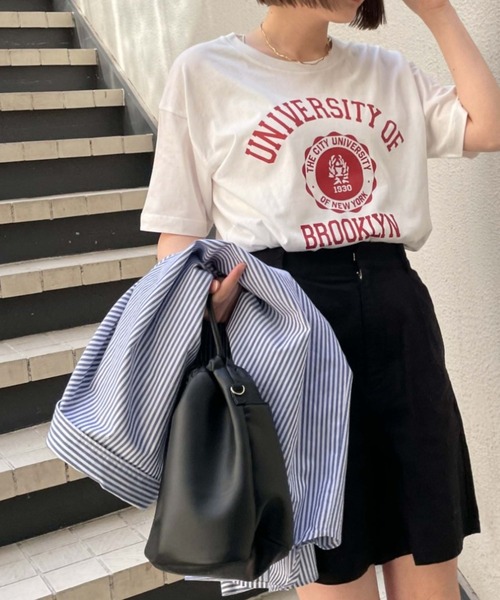 WEGO(ウィゴー)の「WEGO/ドロップショルダーカレッジロゴTシャツ(Tシャツ/カットソー・レディース・ホワイト/ライトグレー/ダークグリーン/その他1/ホワイト系その他/スミクロ・FREE)」の3枚目の写真