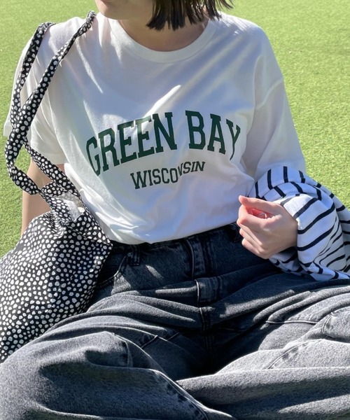WEGO(ウィゴー)の「WEGO/ドロップショルダーカレッジロゴTシャツ(Tシャツ/カットソー・レディース・ホワイト/ライトグレー/ダークグリーン/その他1/ホワイト系その他/スミクロ・FREE)」の2枚目の写真