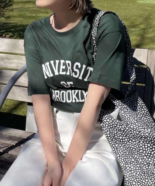 WEGO(ウィゴー)の「WEGO/ドロップショルダーカレッジロゴTシャツ(Tシャツ/カットソー・レディース・ホワイト/ライトグレー/ダークグリーン/その他1/ホワイト系その他/スミクロ・FREE)」の7枚目の写真