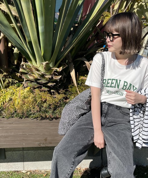 WEGO(ウィゴー)の「WEGO/ドロップショルダーカレッジロゴTシャツ(Tシャツ/カットソー・レディース・ホワイト/ライトグレー/ダークグリーン/その他1/ホワイト系その他/スミクロ・FREE)」の9枚目の写真