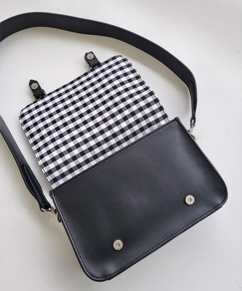 MERLOT（メルロー）の「フェイクレザーサッチェルBAG（ショルダーバッグ・レディース・ホワイト/ブラック/レッド・FREE）」の4枚目の写真