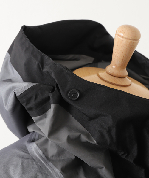 JOURNAL STANDARD relume(ジャーナルスタンダード レリューム)の「MARMOT INFUSE GORE-TEX SHAKEDRY Silent Poncho Coat(その他アウター・メンズ・ブラック・MEDIUM/LARGE)」の19枚目の写真