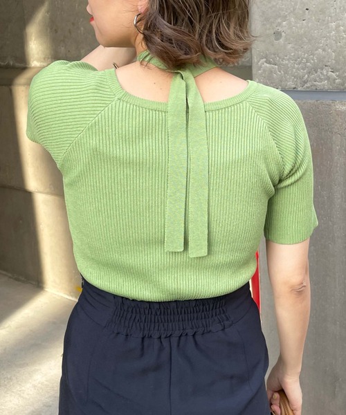 archives(アルシーヴ)の「リボン付きオフショルニット(ニット/セーター・レディース・ブラック/オレンジ/グリーン/アイボリー・MEDIUM)」の1枚目の写真