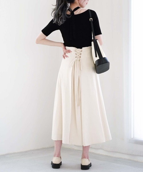 archives(アルシーヴ)の「リボン付きオフショルニット(ニット/セーター・レディース・ブラック/オレンジ/グリーン/アイボリー・MEDIUM)」の20枚目の写真