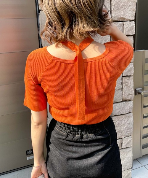 archives(アルシーヴ)の「リボン付きオフショルニット(ニット/セーター・レディース・ブラック/オレンジ/グリーン/アイボリー・MEDIUM)」の11枚目の写真