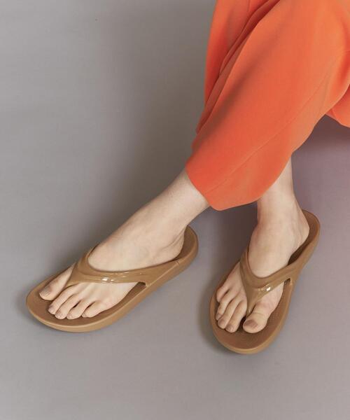 OOFOS(ウーフォス)の「<OOFOS(ウーフォス)>OOlala サンダル(サンダル・レディース・ブラック/ベージュ/グレー・7/6/8)」の3枚目の写真