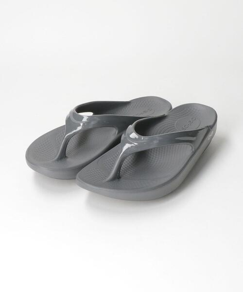 OOFOS(ウーフォス)の「<OOFOS(ウーフォス)>OOlala サンダル(サンダル・レディース・ブラック/ベージュ/グレー・7/6/8)」の1枚目の写真
