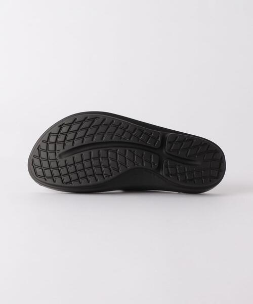 OOFOS(ウーフォス)の「<OOFOS(ウーフォス)>OOlala サンダル(サンダル・レディース・ブラック/ベージュ/グレー・7/6/8)」の5枚目の写真