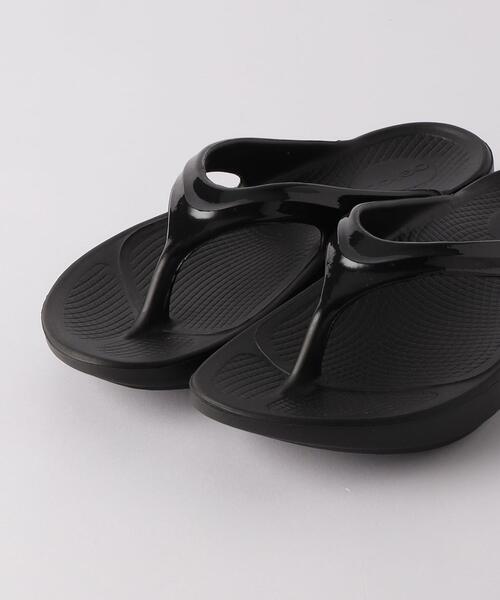 OOFOS(ウーフォス)の「<OOFOS(ウーフォス)>OOlala サンダル(サンダル・レディース・ブラック/ベージュ/グレー・7/6/8)」の7枚目の写真