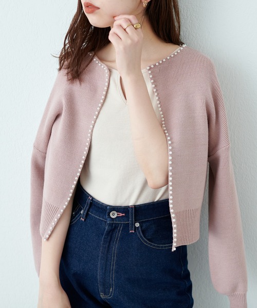 natural couture（ナチュラルクチュール）の「新色登場！/パールトリムクルーネックカーディガン（カーディガン/ボレロ・レディース・ブラック/オフホワイト/ベージュ/ピンクベージュ/ネイビー・FREE）」の5枚目の写真