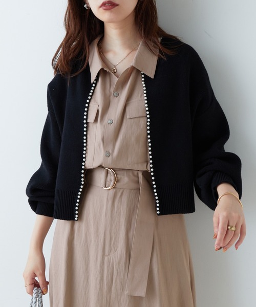 natural couture（ナチュラルクチュール）の「新色登場！/パールトリムクルーネックカーディガン（カーディガン/ボレロ・レディース・ブラック/オフホワイト/ベージュ/ピンクベージュ/ネイビー・FREE）」の3枚目の写真