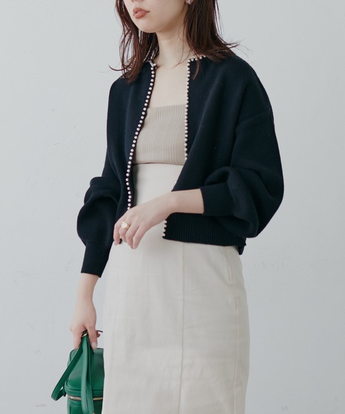 natural couture（ナチュラルクチュール）の「新色登場！/パールトリムクルーネックカーディガン（カーディガン/ボレロ・レディース・ブラック/オフホワイト/ベージュ/ピンクベージュ/ネイビー・FREE）」の7枚目の写真