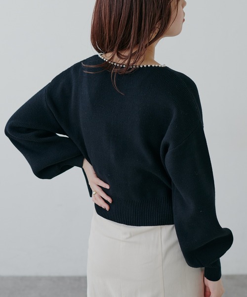 natural couture（ナチュラルクチュール）の「新色登場！/パールトリムクルーネックカーディガン（カーディガン/ボレロ・レディース・ブラック/オフホワイト/ベージュ/ピンクベージュ/ネイビー・FREE）」の8枚目の写真