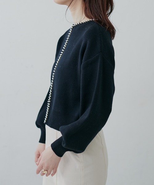 natural couture（ナチュラルクチュール）の「新色登場！/パールトリムクルーネックカーディガン（カーディガン/ボレロ・レディース・ブラック/オフホワイト/ベージュ/ピンクベージュ/ネイビー・FREE）」の11枚目の写真