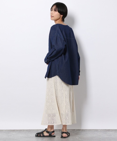 LAKOLE（ラコレ）の「ライトオンスデニムノーカラーシャツ / 276569（シャツ/ブラウス・レディース・ライトブルー/グレー/サックスブルー・SMALL/MEDIUM）」の14枚目の写真
