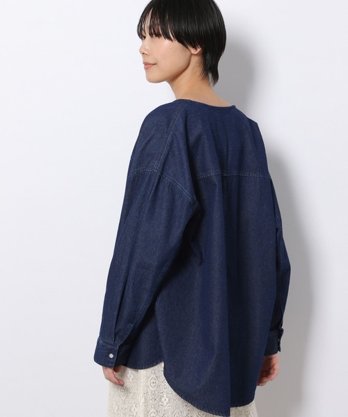 LAKOLE（ラコレ）の「ライトオンスデニムノーカラーシャツ / 276569（シャツ/ブラウス・レディース・ライトブルー/グレー/サックスブルー・SMALL/MEDIUM）」の15枚目の写真