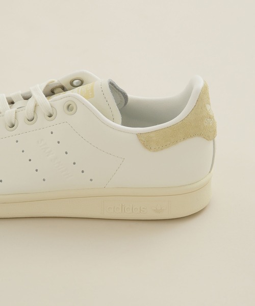adidas（アディダス）の「adidas/ＳＴＡＮ　ＳＭＩＴＨ（スニーカー・レディース・ベージュ・22.5/24/24.5/23.5/23）」の5枚目の写真