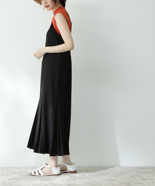 N.(N. Natural Beauty Basic)(エヌエヌナチュラルビューティーベーシック)の「◆プリーツマーメイドキャミワンピース(ワンピース・レディース・ブラック/オフホワイト/ライトグリーン・MEDIUM)」の5枚目の写真