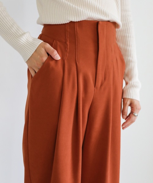 select MOCA(セレクトモカ)の「ハイウエストダブルタックパンツ(スラックス・レディース・テラコッタ/ブラック/ダークベージュ・FREE)」の9枚目の写真