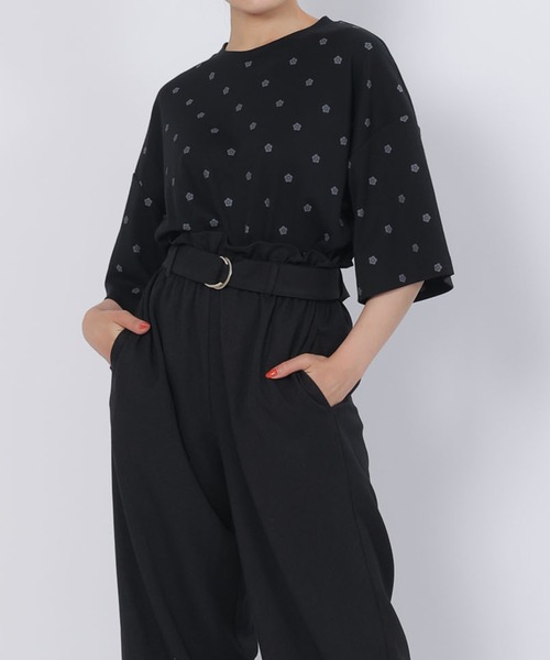 MARY QUANT 総柄デイジープリントビッグ Tシャツ(ブラック) 完売品 MARY QUANT（マリークワント）の「総柄デイジープリントビッグ T