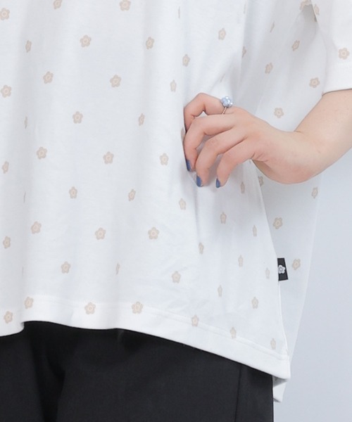 MARY QUANT 総柄デイジープリントビッグ Tシャツ(ブラック) 完売品 MARY QUANT（マリークワント）の「総柄デイジープリントビッグ T
