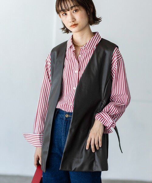 THE SHOP TK (ザ ショップ ティーケー )の「◆【レザー見え】バックルベルト付ベスト(ベスト・レディース・オフホワイト/ブラウン系・12)」の2枚目の写真