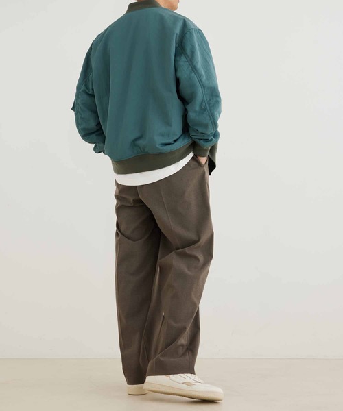 ADAM ET ROPE'（アダムエロペ）の「《ドラマ着用》【小松マテーレ】スナバックナイロン オーバーサイズ リバーシブル MA1×スタジャン/ユニセックス（MA-1・メンズ・ブラック/オフホワイト/グリーン・L/M）」の15枚目の写真