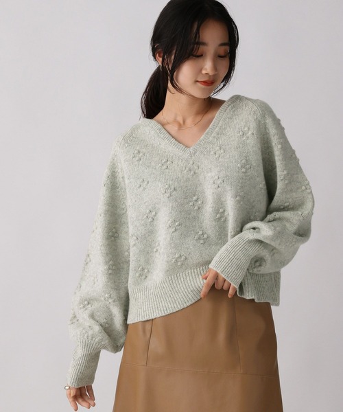 A part by（アパートバイ）の「5GポンポンニットVプルオーバー