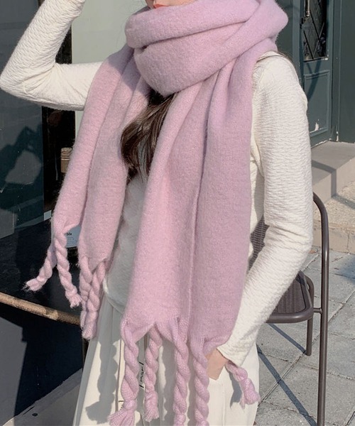 me+em select（ミームセレクト）の「※※【１９色展開 】太フリンジデザインボリュームマフラー（マフラー・レディース・ブルー/ダークブルー/ブラウン/アクア/スカイブルー/パープル/ピンク/ブラック/ライトブルー/レッド/グリーン/ダークオレンジ/ダークグリーン/ベージュ/イエロー/オレンジ/ライトグリーン/グレー/ホワイト・FREE）」の16枚目の写真
