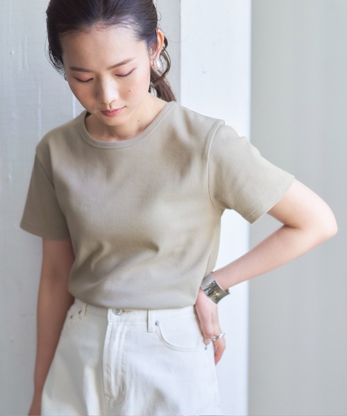 titivate(ティティベイト)の「クルーネックコットンカットソーTシャツ(Tシャツ/カットソー・レディース・ベージュ/パープル/ブラック/グレー/オフホワイト・S/M/L)」の4枚目の写真