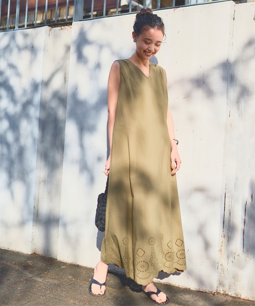 スソシシュウデザインノースリーブワンピース